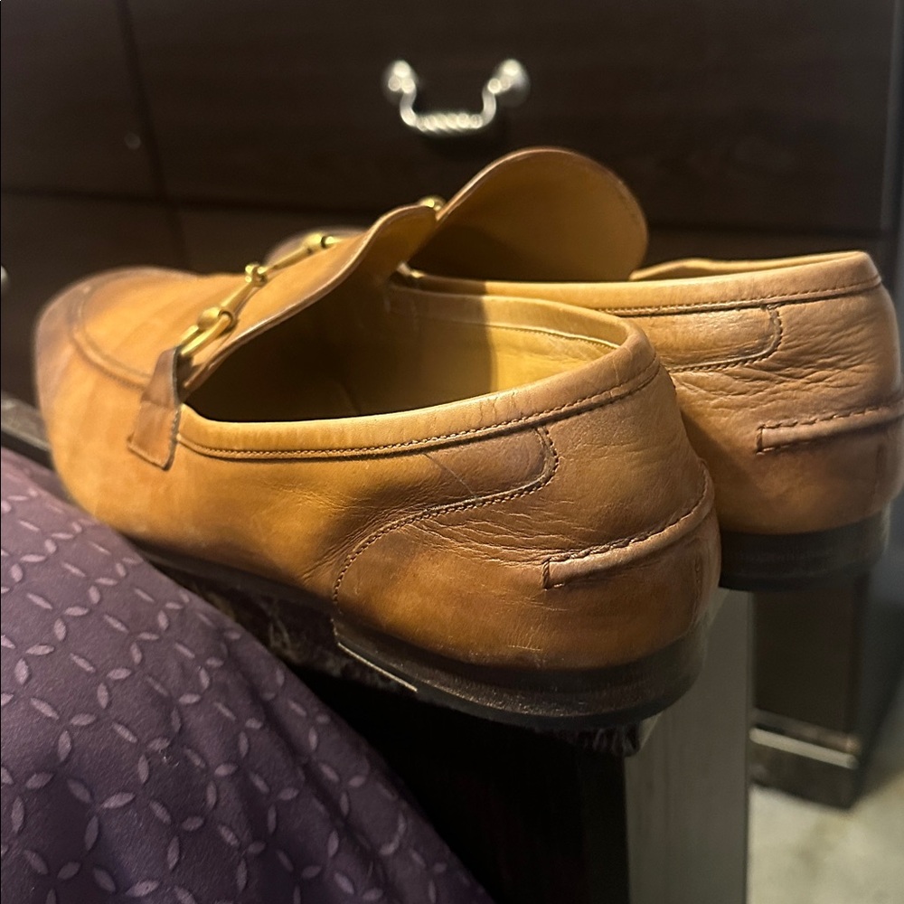 Gucci Men's Jordan’s Leather Loafers with Gold Detail - Picture 8 of 9